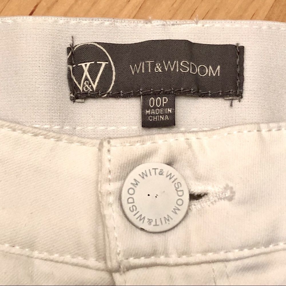 Wit & Wisdom Ab-solution Cuffed White Shorts - Picture 8 of 9